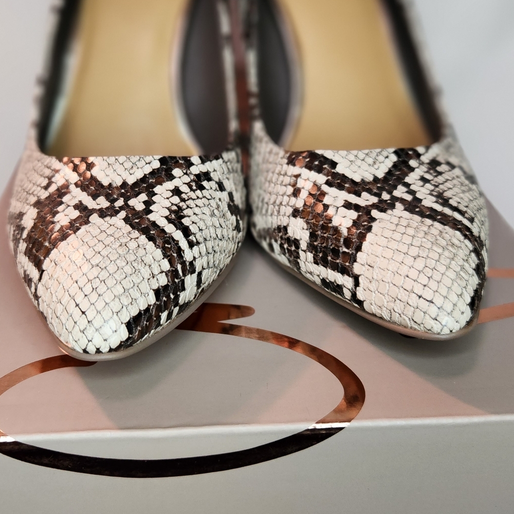 CROWN VINTAGE SNAKE PRINT HEELS - Picture 6 of 7
